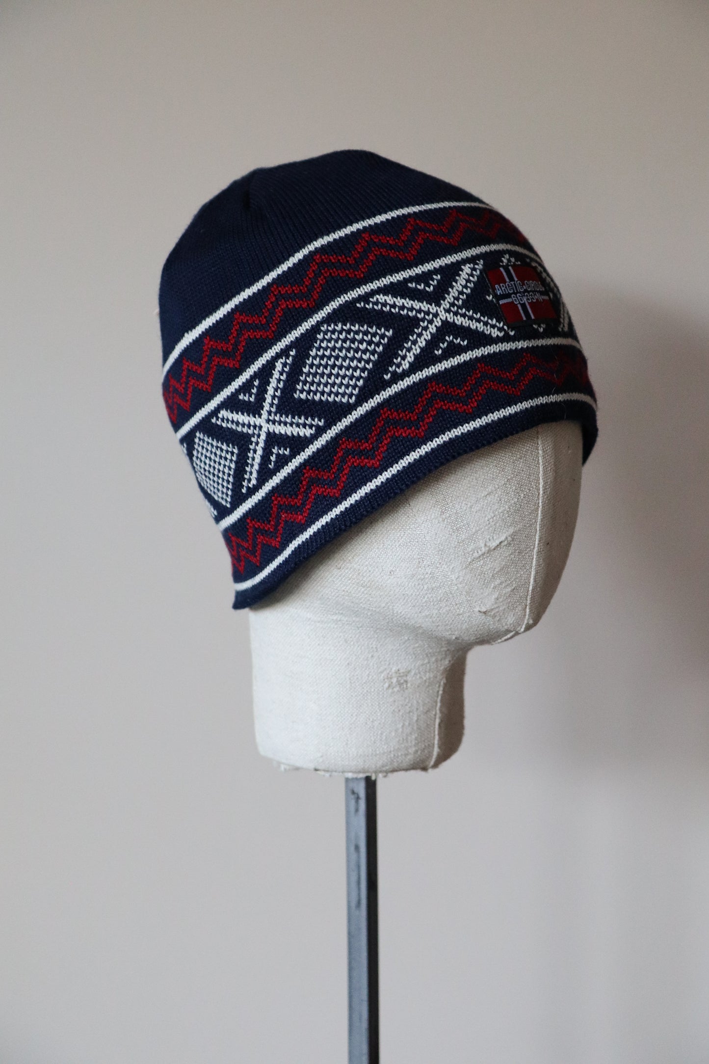 Magnet hat