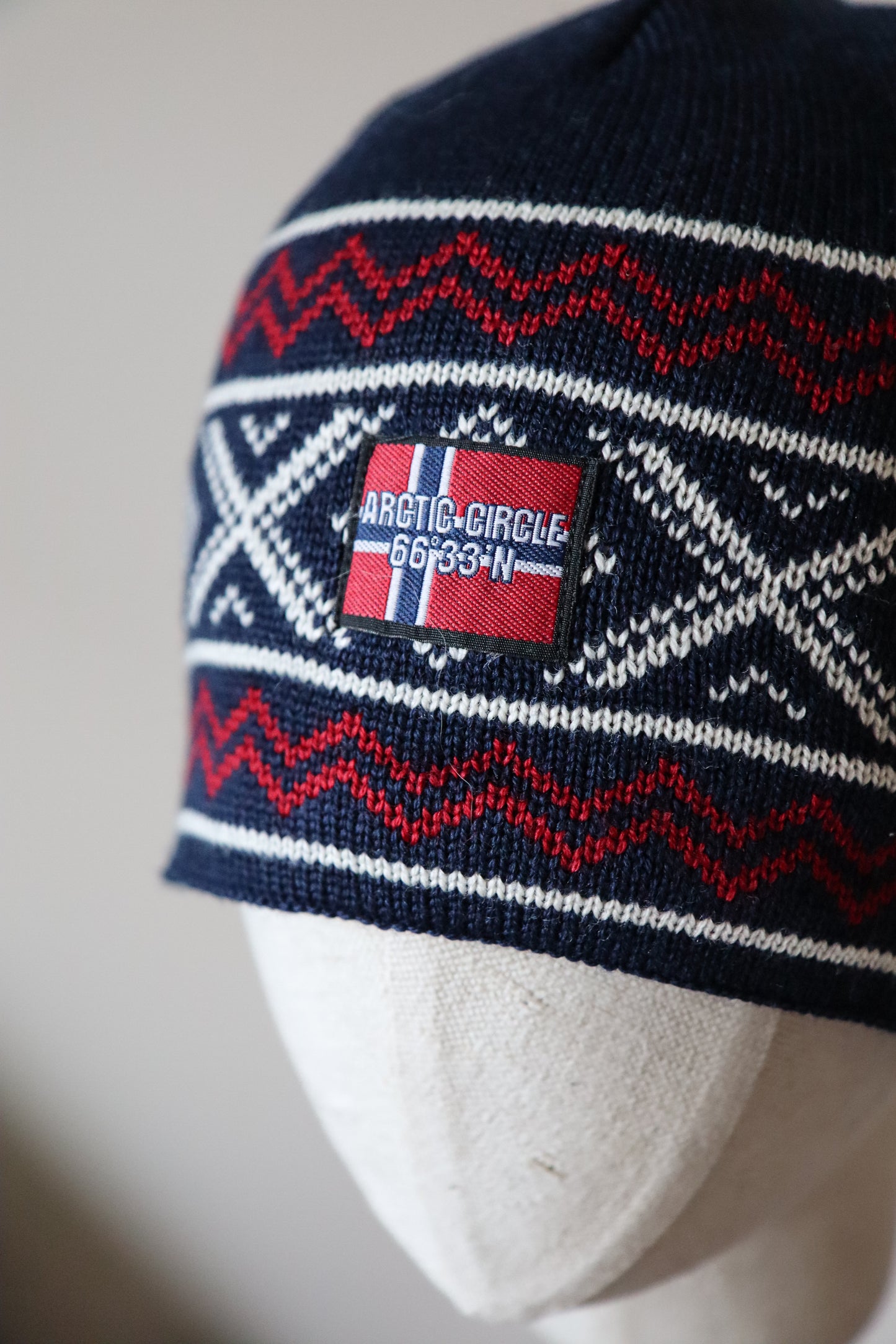 Magnet hat