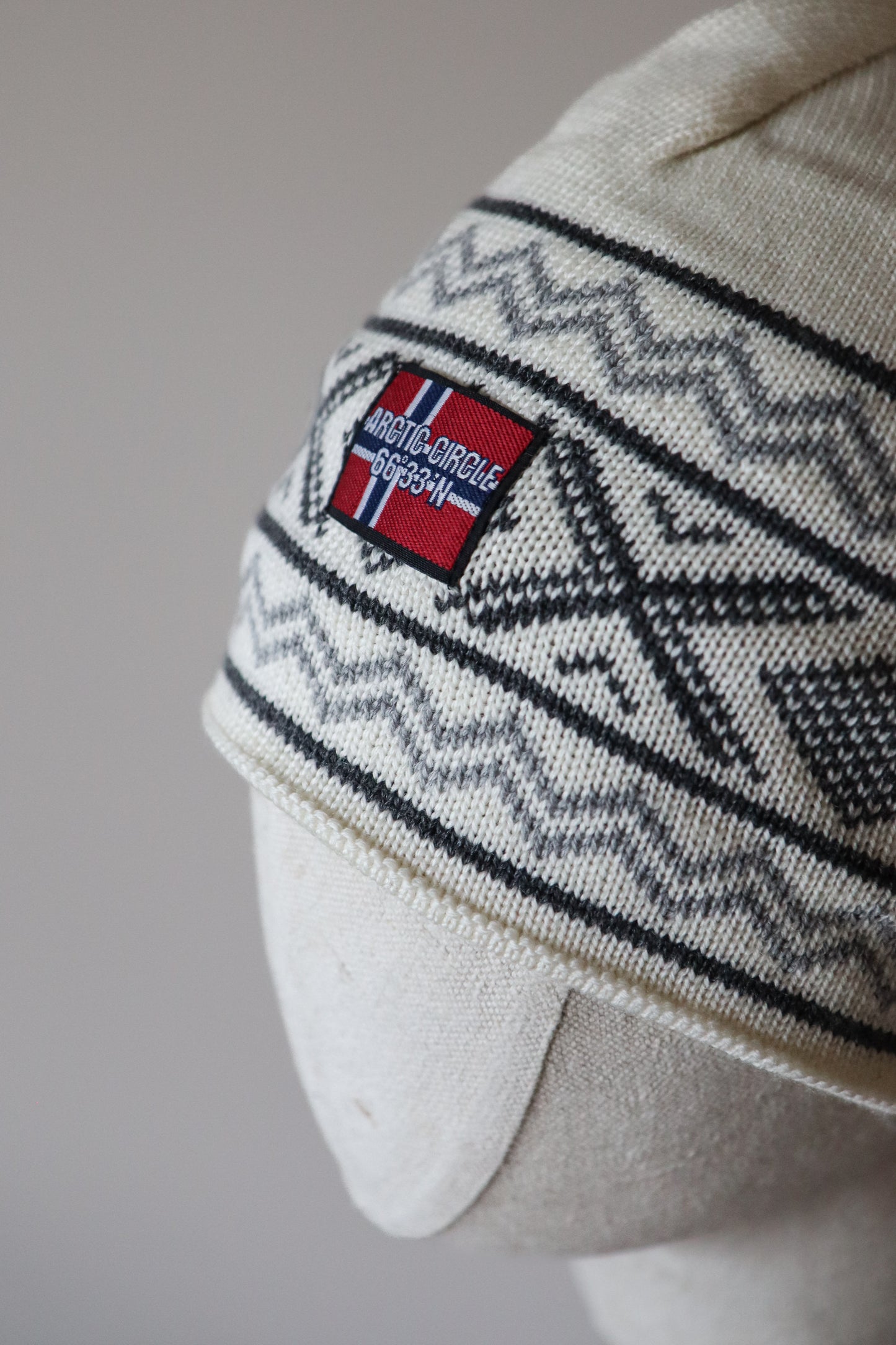Magnet hat